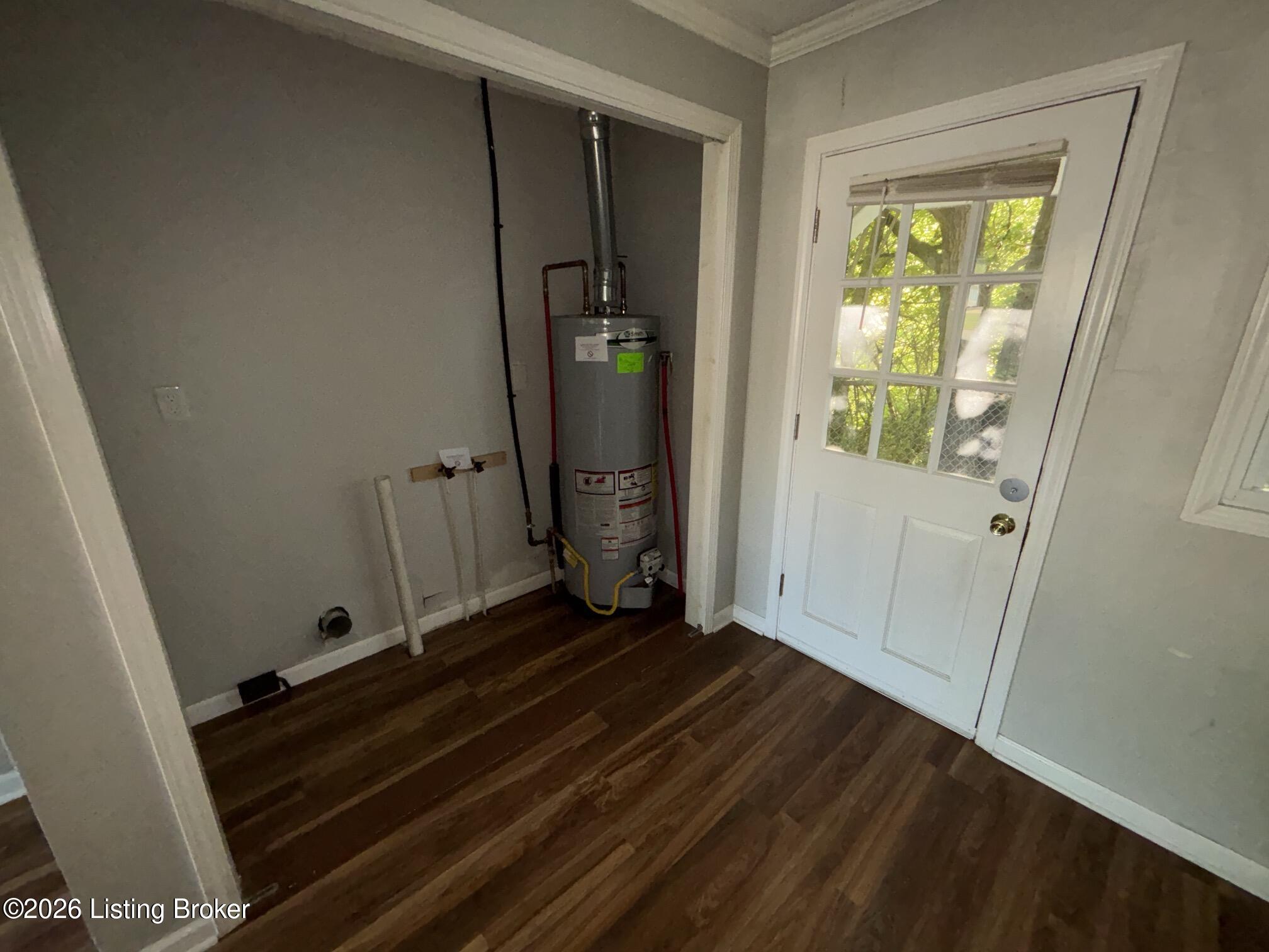 4300 Ronda Avenue Louisville, KY 40216 - Photo 6 of 15 Laundry Area