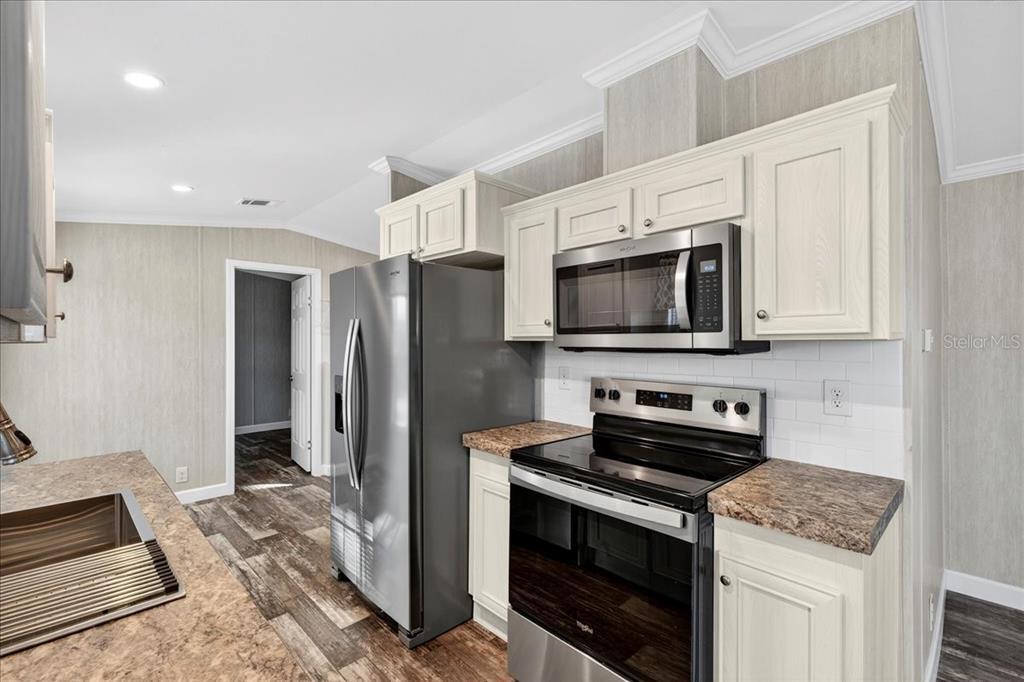 9404 Loras Street New Port Richey, FL 34654 - Photo 4 of 26