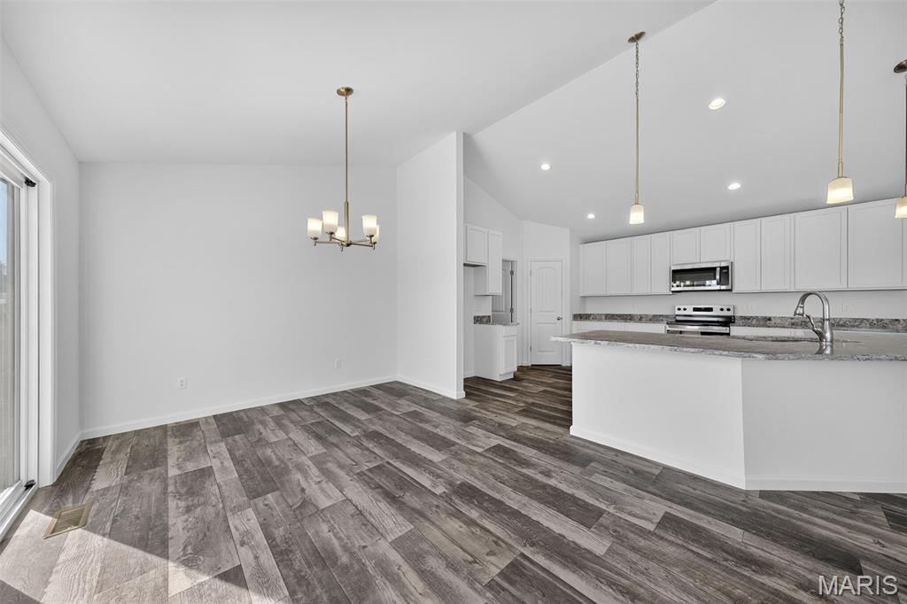 108 Tick Road Silex, MO 63377 - Photo 10 of 48