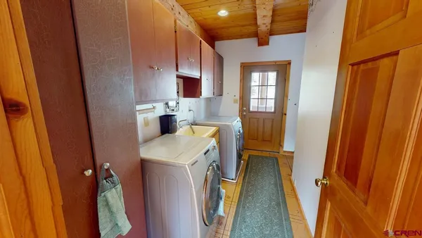 a view of walk in closet