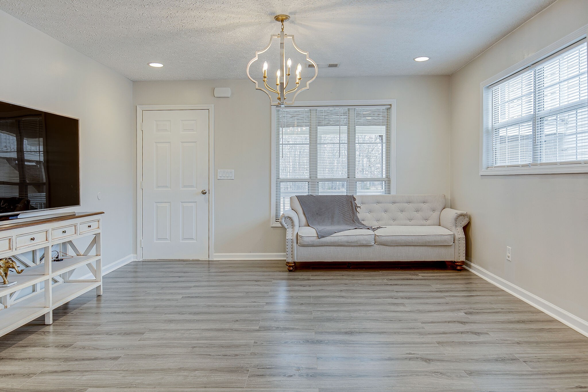 331 Alice Boynton Road Manchester, TN 37355 - Photo 6 of 22 a living room with furniture and a flat screen tv