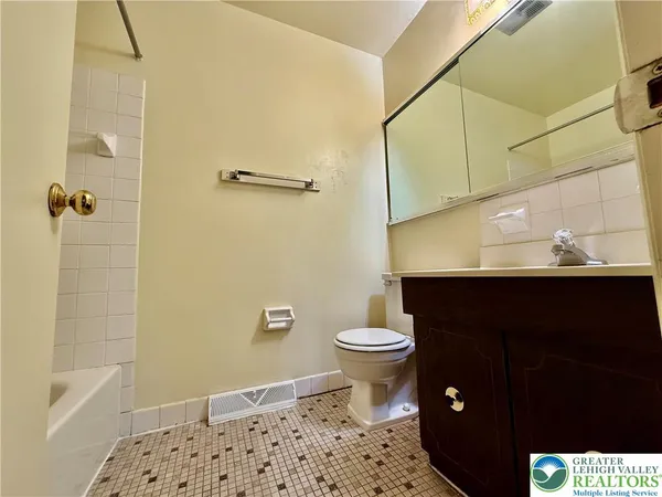 $275,000 | 2815 Whitemarsh Place, Lower Macungie Township, PA 18062