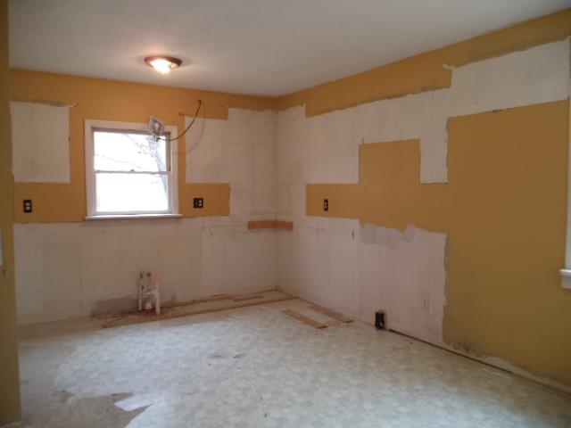 7925 Centerville Road Capron, IL 61012 - Photo 5 of 18 an empty room with a window