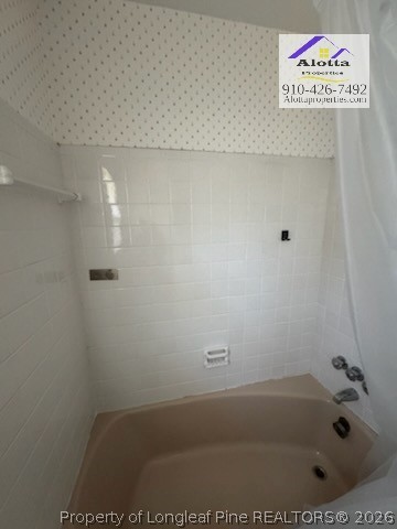 338 Summerhill Road Fayetteville, NC 28303 - Photo 11 of 28 a bath tub sitting next to a shower