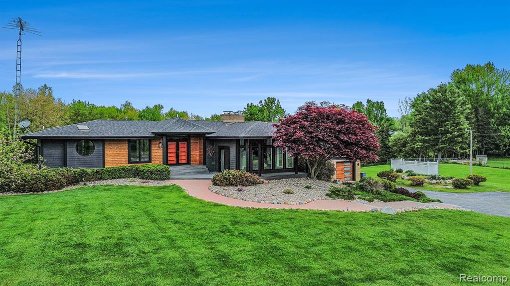 8411 Jordan Road Grand Blanc, MI 48439 - Photo 1 of 23