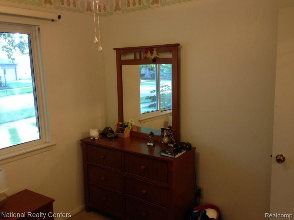 551 Meadowlake Road Canton, MI 48188 - Photo 14 of 20 076.jpg