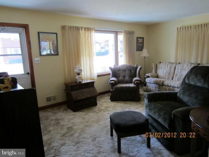 218 Arundel Road Pasadena, MD 21122 - Photo 1 of 15 Living Room