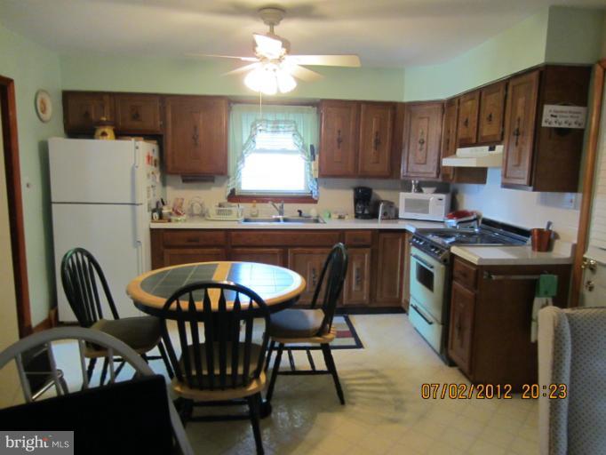 218 Arundel Road Pasadena, MD 21122 - Photo 5 of 15 Kitchen
