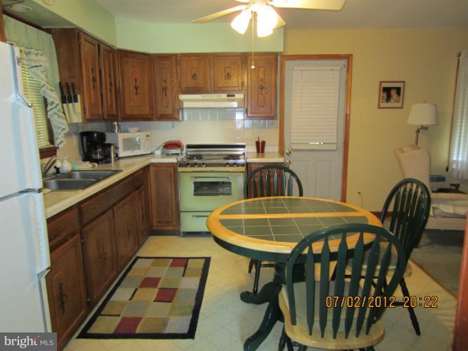 218 Arundel Road Pasadena, MD 21122 - Photo 8 of 15 Kitchen