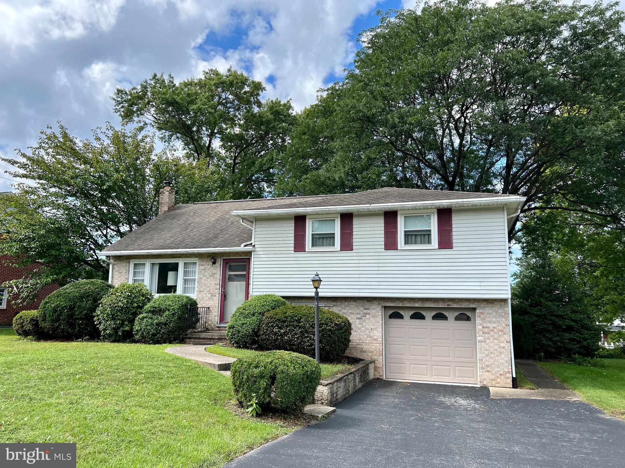 440 Maywood Road York, PA 17402 - Photo 2 of 31 Gallery Image 2