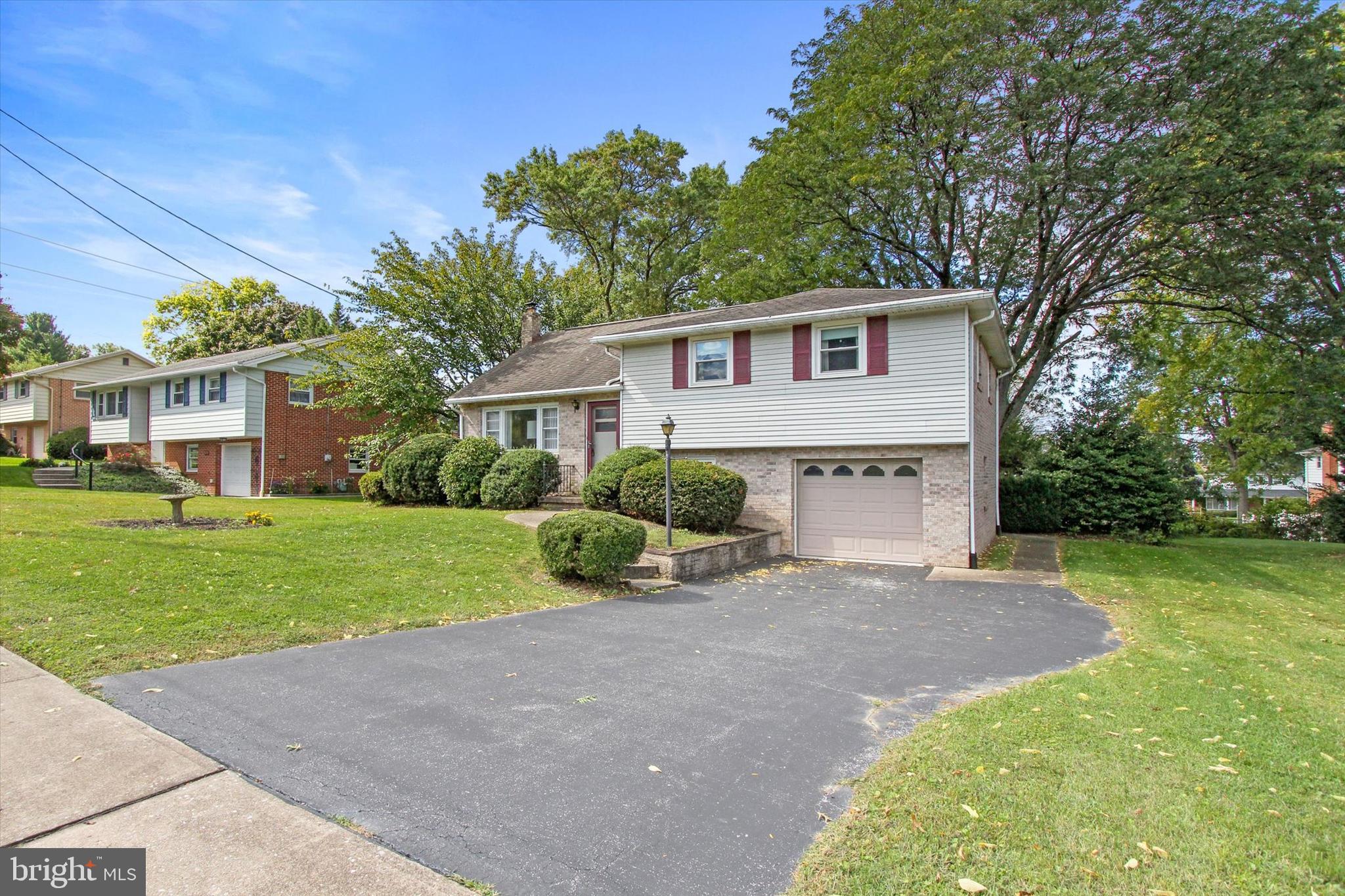 440 Maywood Road York, PA 17402 - Photo 3 of 31 Gallery Image 3