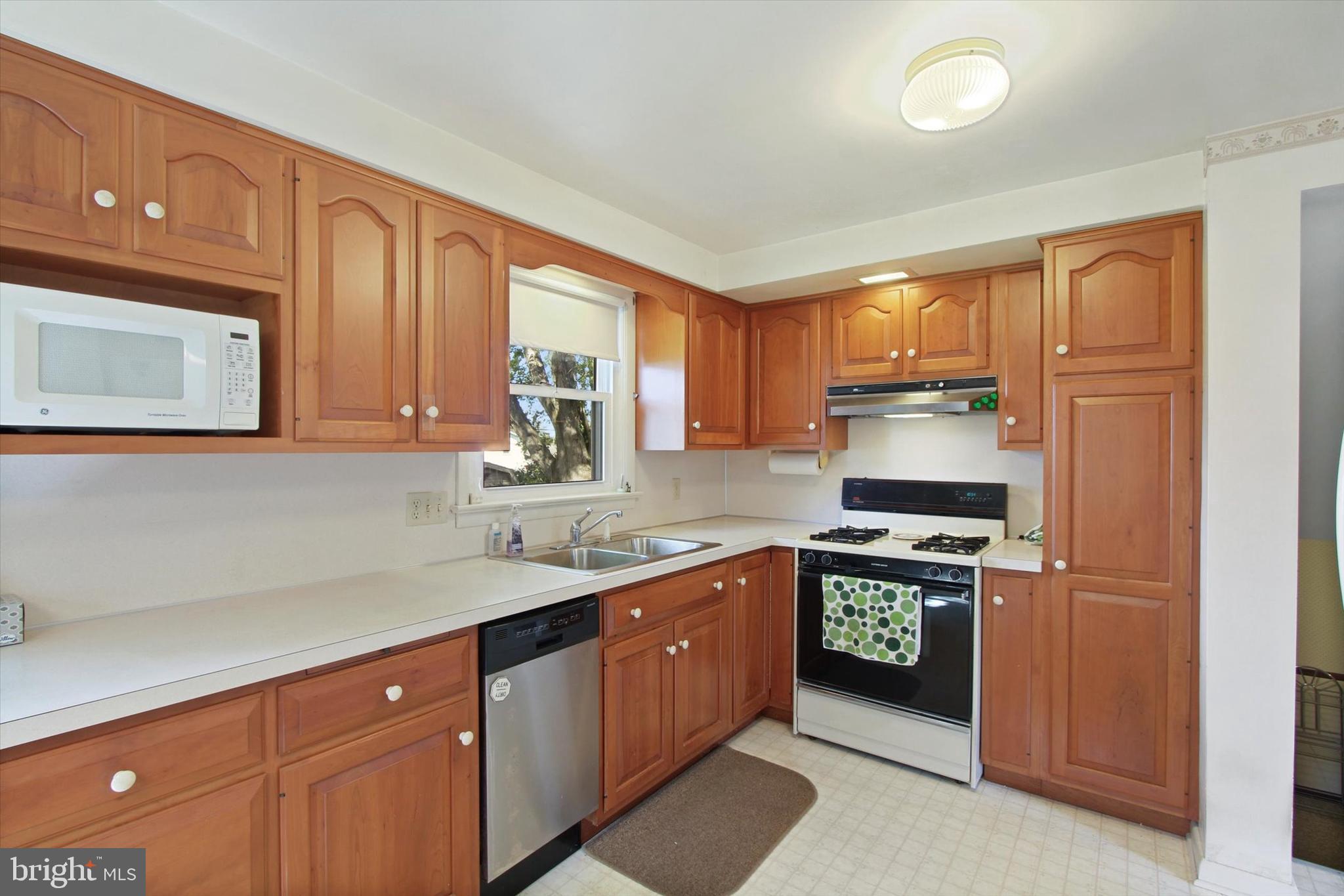 440 Maywood Road York, PA 17402 - Photo 5 of 31 Gallery Image 5
