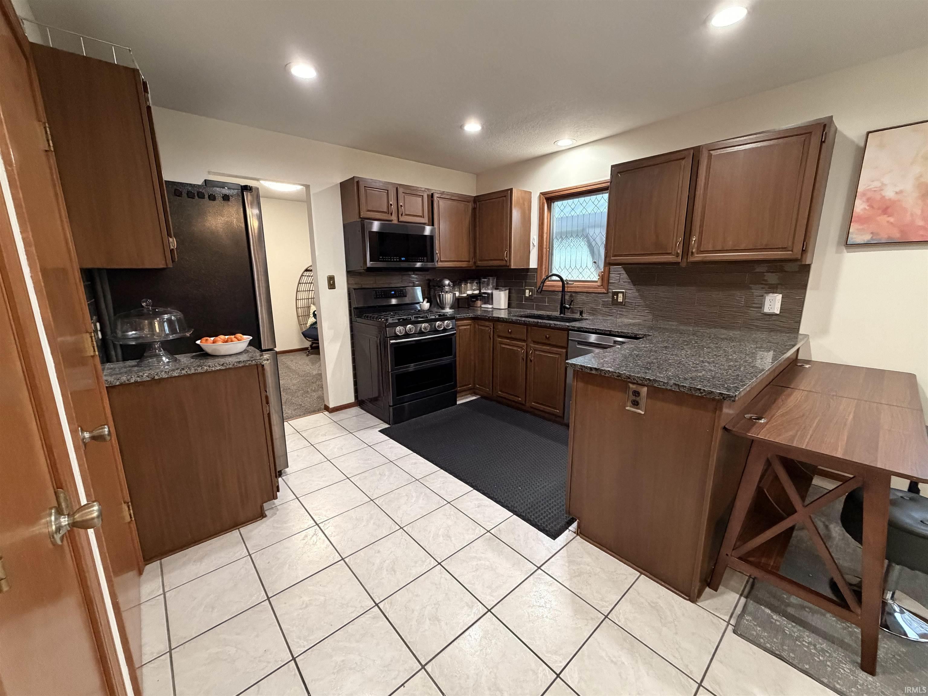 8609 Spring Forest Drive Fort Wayne, IN 46804 - Photo 12 of 40