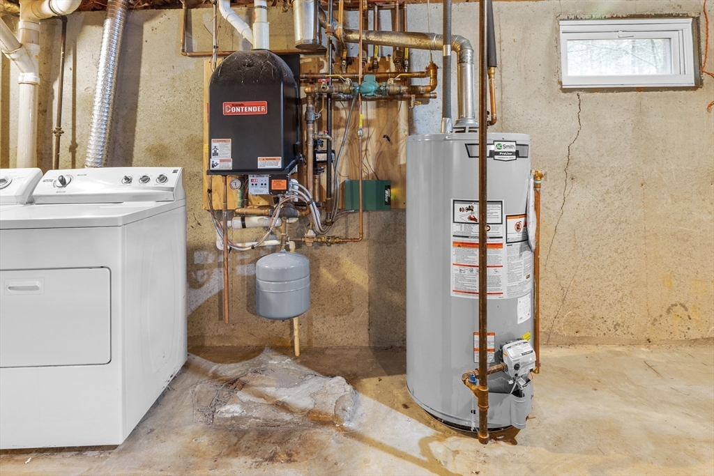 58 Lakeview Road Foxboro, MA 02035 - Photo 38 of 42 a view of living room