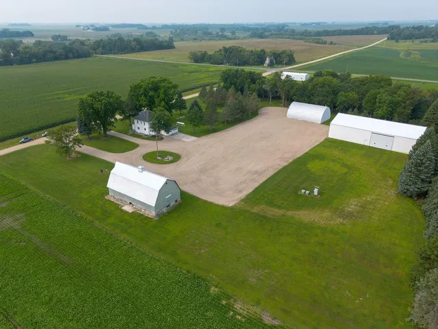 $405,000 | 50128 850th Avenue, Hector, MN 55342