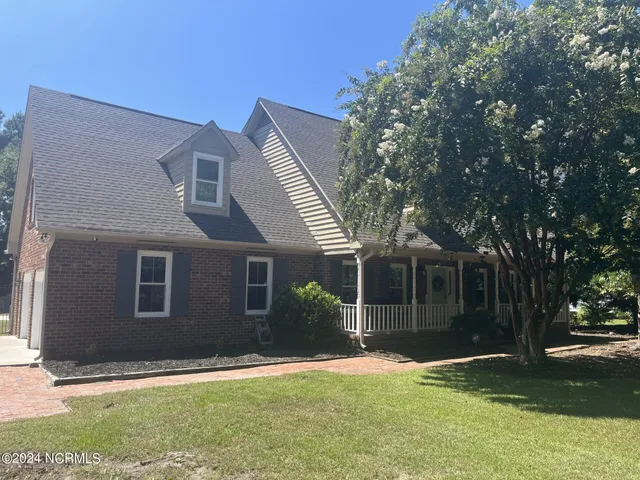 $830,000 | 444 Creekview Drive East, Hampstead, NC 28443