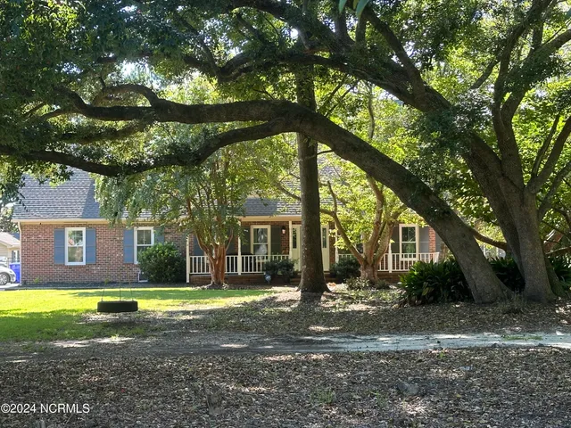 $830,000 | 444 Creekview Drive East, Hampstead, NC 28443