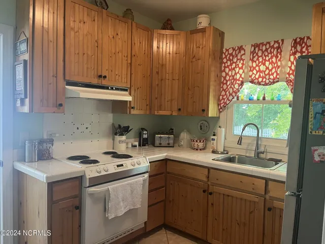 $830,000 | 444 Creekview Drive East, Hampstead, NC 28443