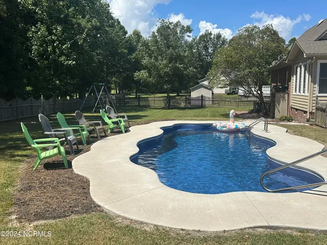 $830,000 | 444 Creekview Drive East, Hampstead, NC 28443