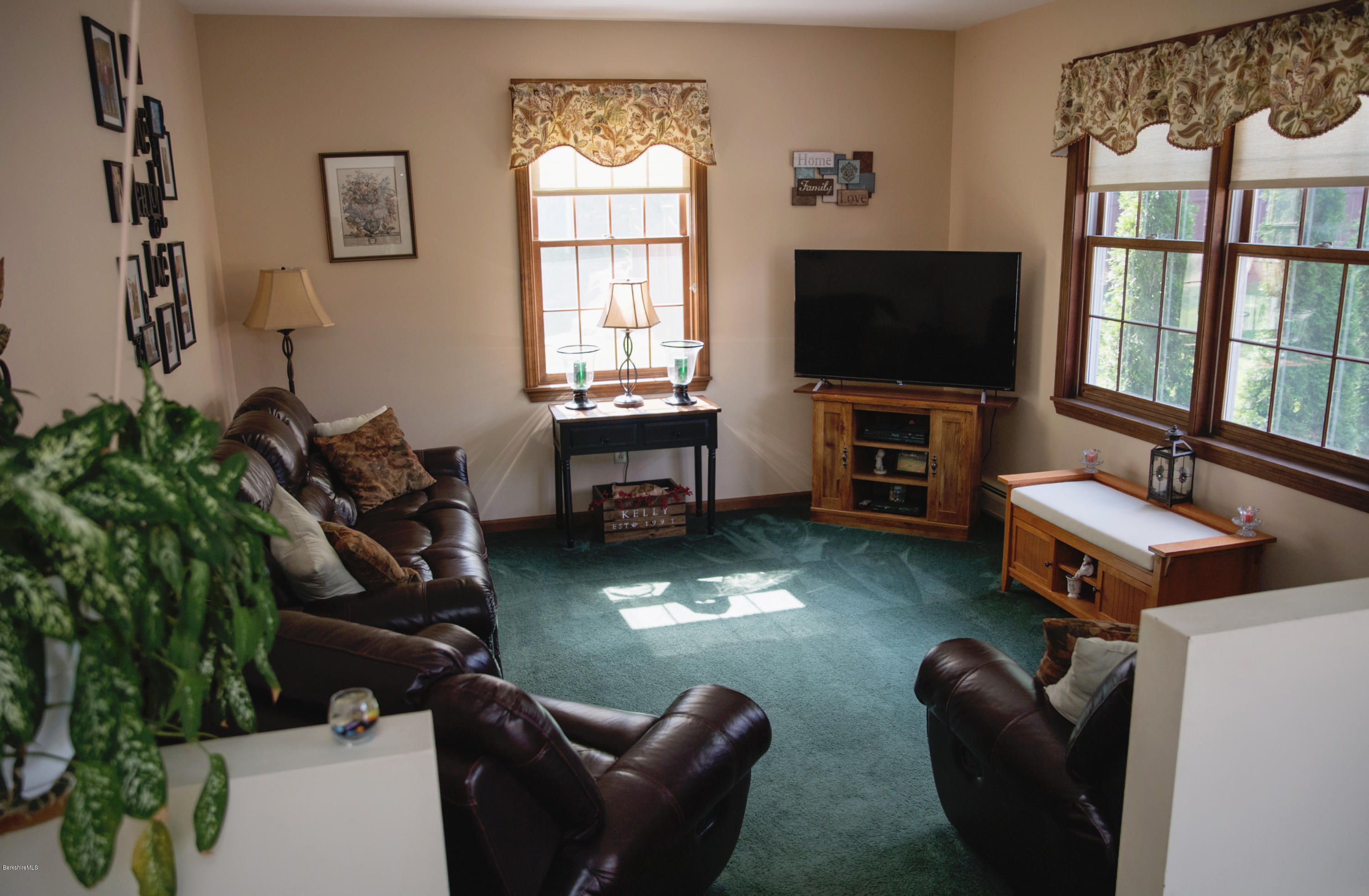225 Mandalay Road Lee, MA 01238 - Photo 51 of 82 225 mandalay sunk in living room 6