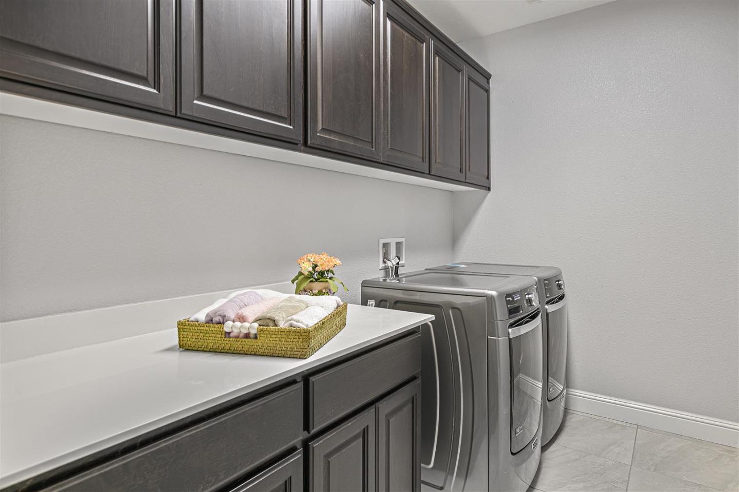 Oakland, 94605 - Photo 32 of 61 a utility room with dryer and washer