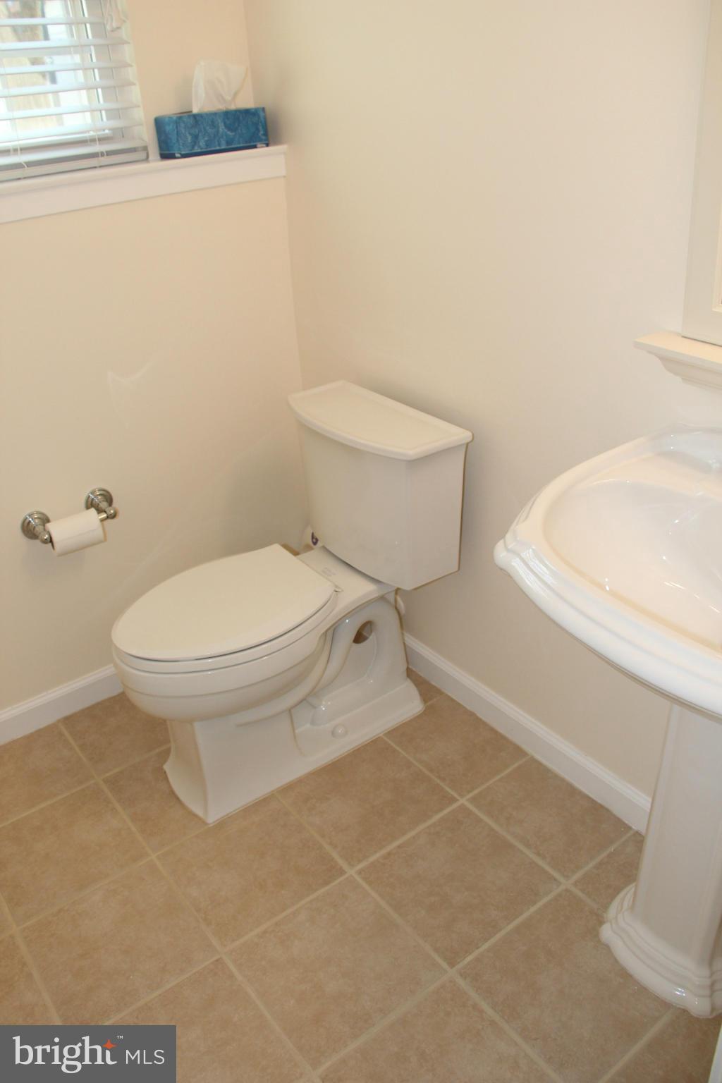 2340 Hunters Square Court Reston, VA 20191 - Photo 11 of 25 POWDER ROOM (1)