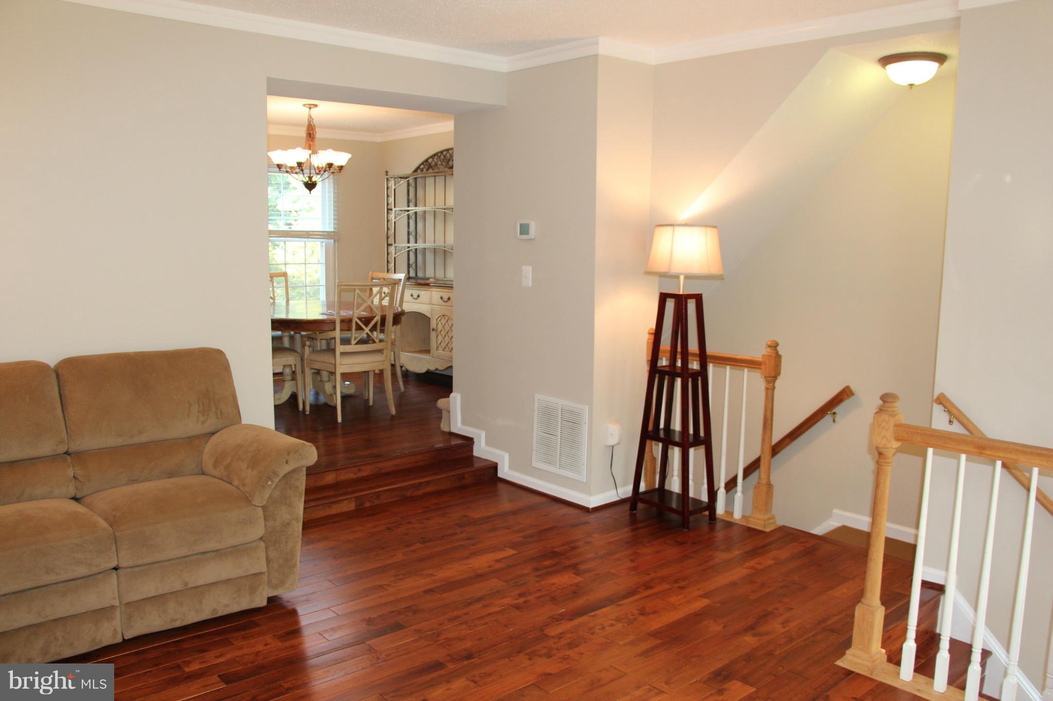 2340 Hunters Square Court Reston, VA 20191 - Photo 3 of 25 LIVING ROOM (2)