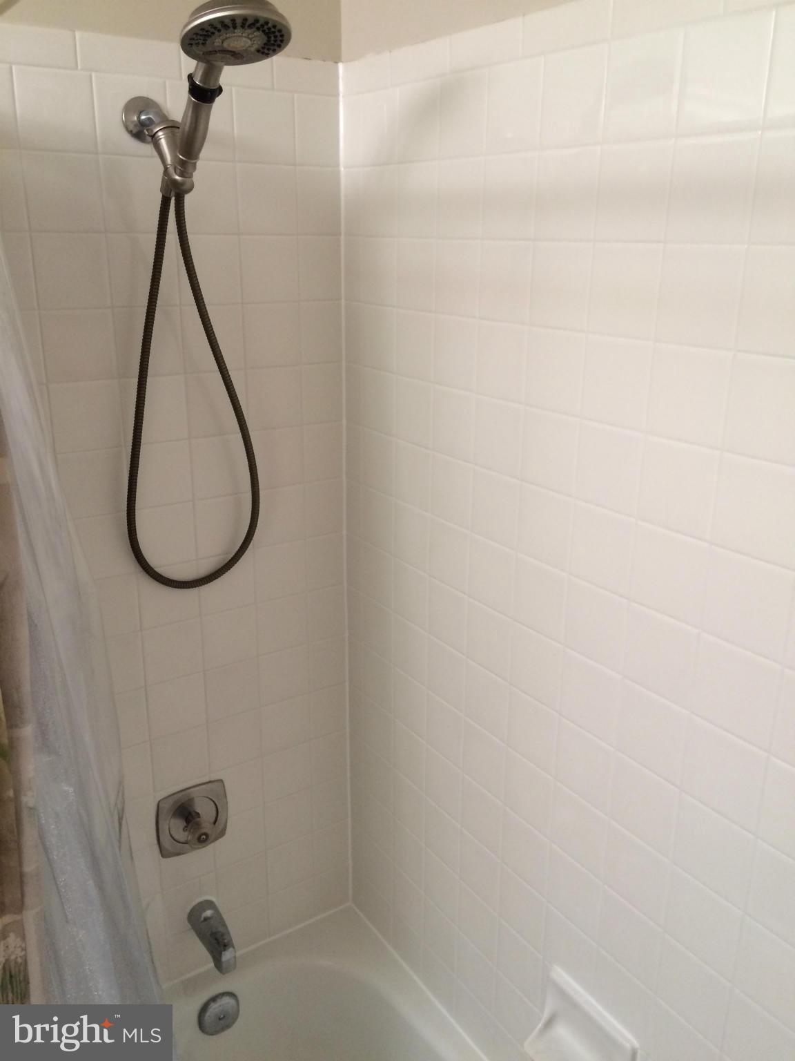 2340 Hunters Square Court Reston, VA 20191 - Photo 25 of 25 BATHROOM (2)