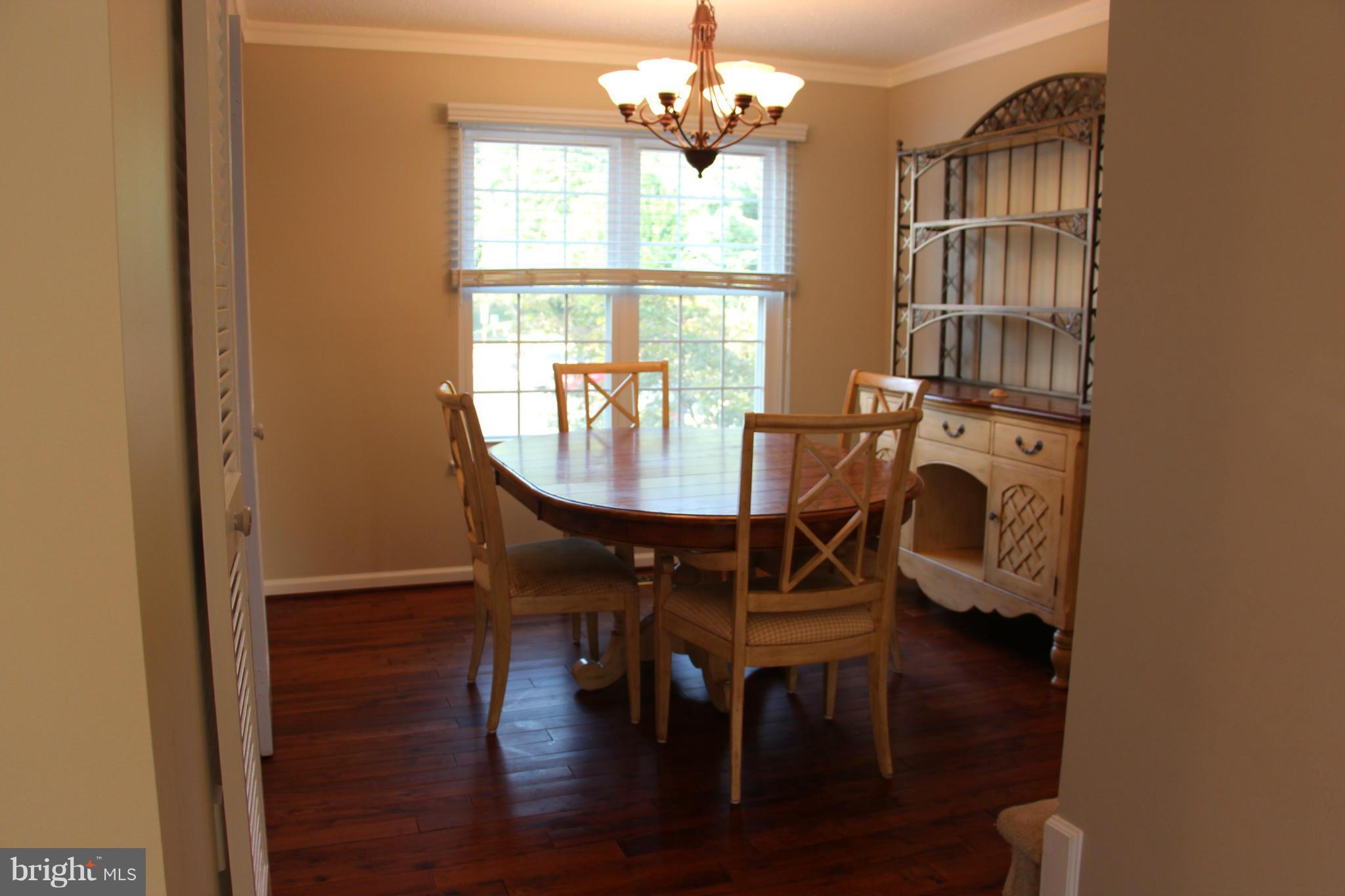 2340 Hunters Square Court Reston, VA 20191 - Photo 4 of 25 DINING ROOM