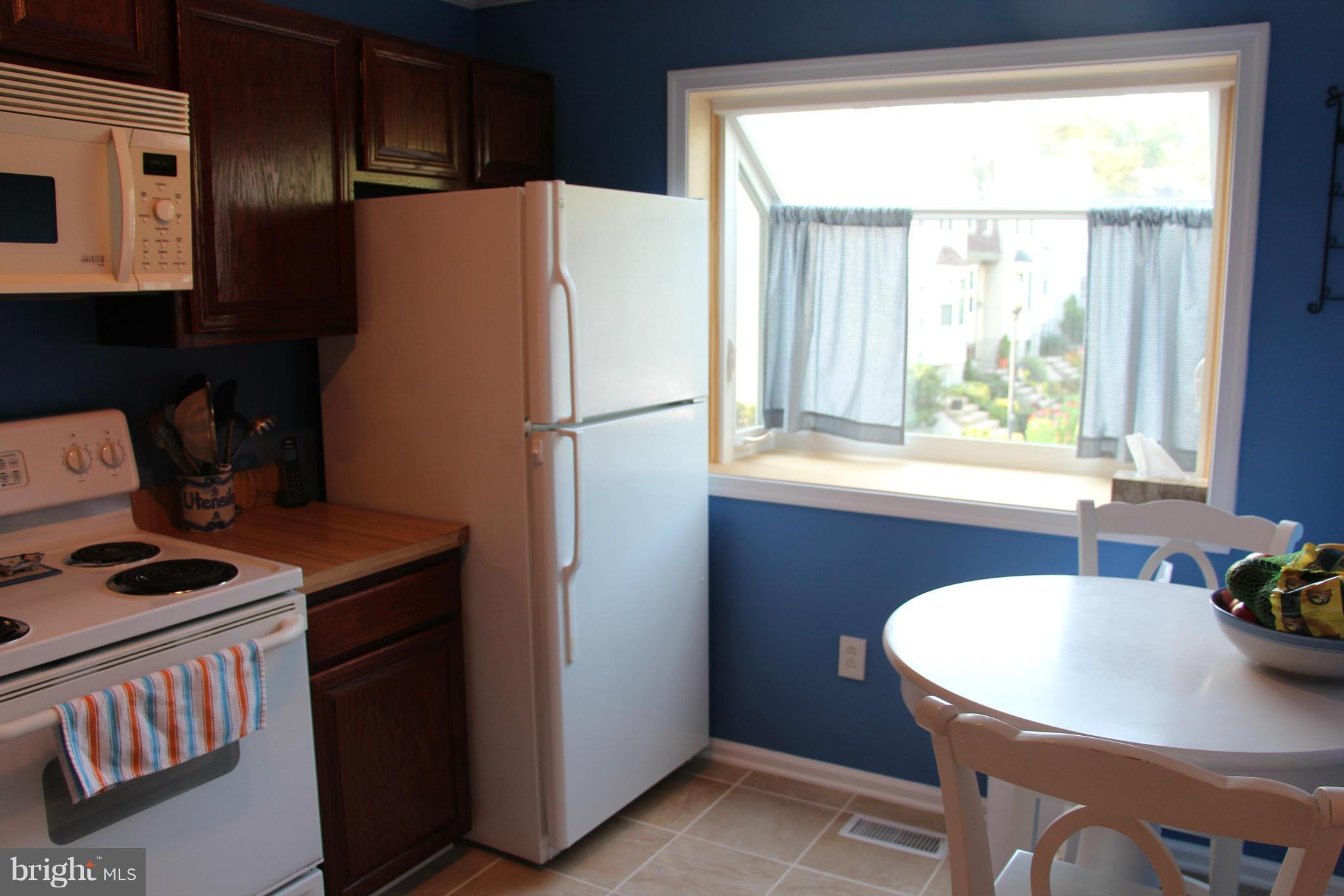 2340 Hunters Square Court Reston, VA 20191 - Photo 6 of 25 KITCHEN (2)