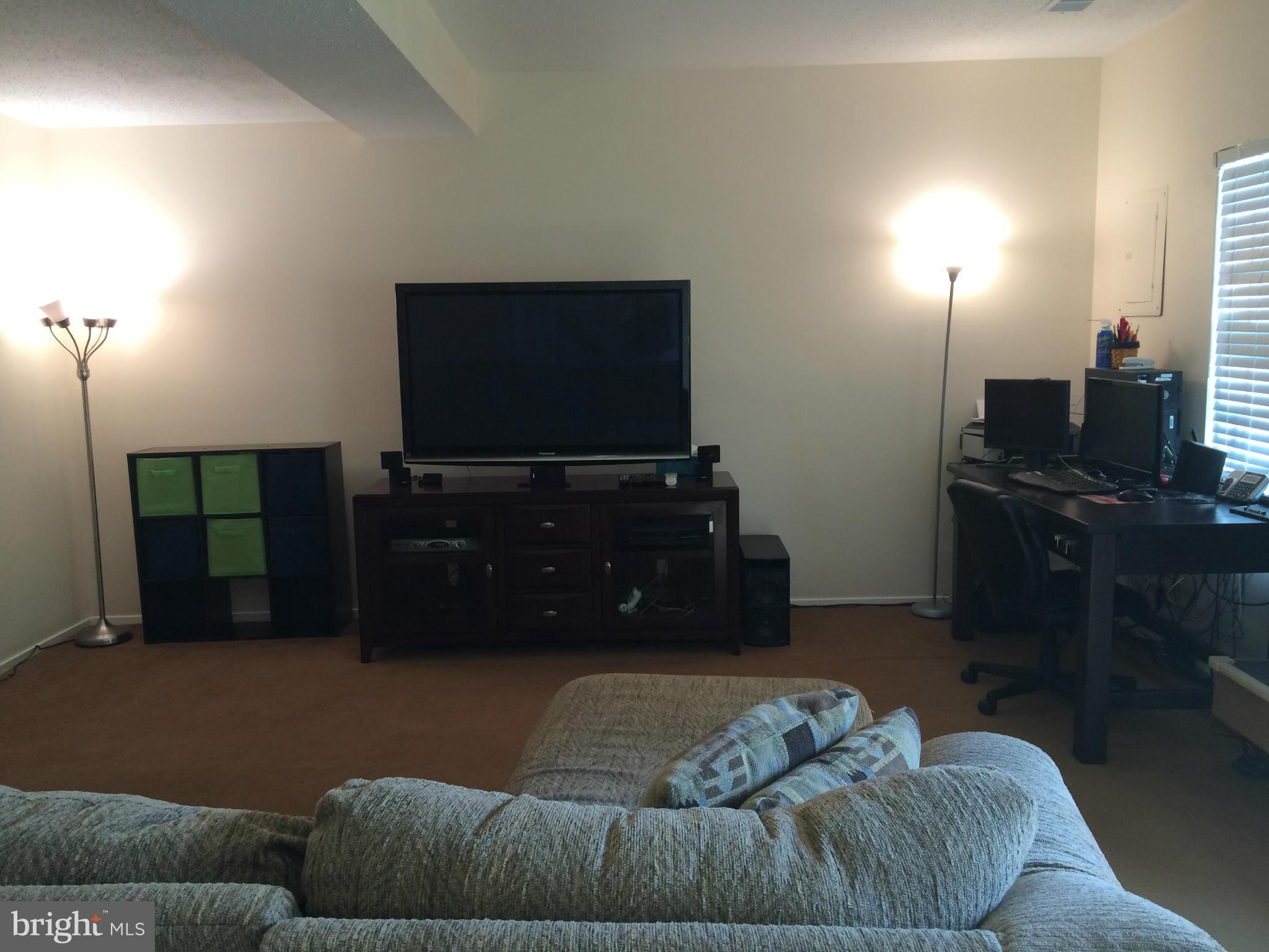 2340 Hunters Square Court Reston, VA 20191 - Photo 7 of 25 FAMILY ROOM (1)