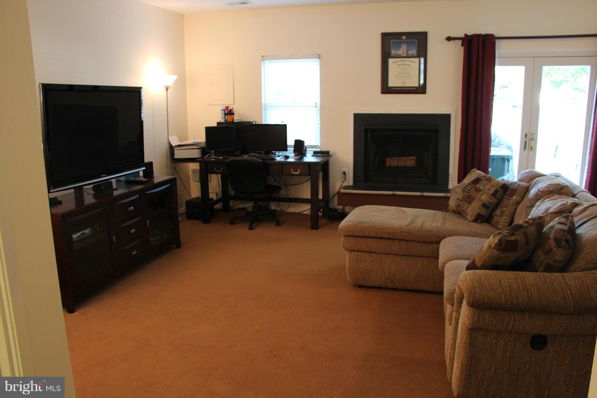 2340 Hunters Square Court Reston, VA 20191 - Photo 8 of 25 FAMILY ROOM (2)