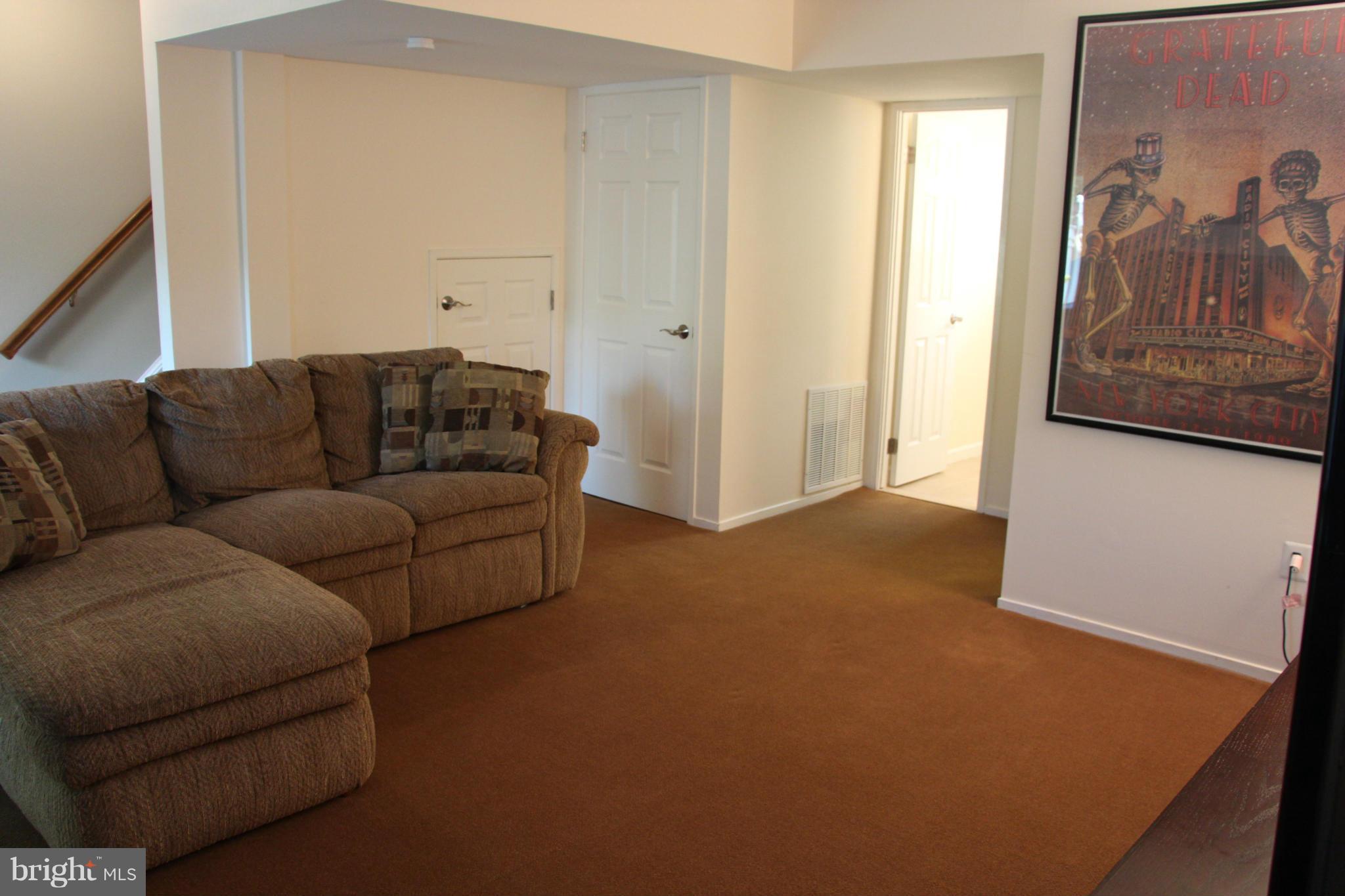 2340 Hunters Square Court Reston, VA 20191 - Photo 9 of 25 FAMILY ROOM (3)