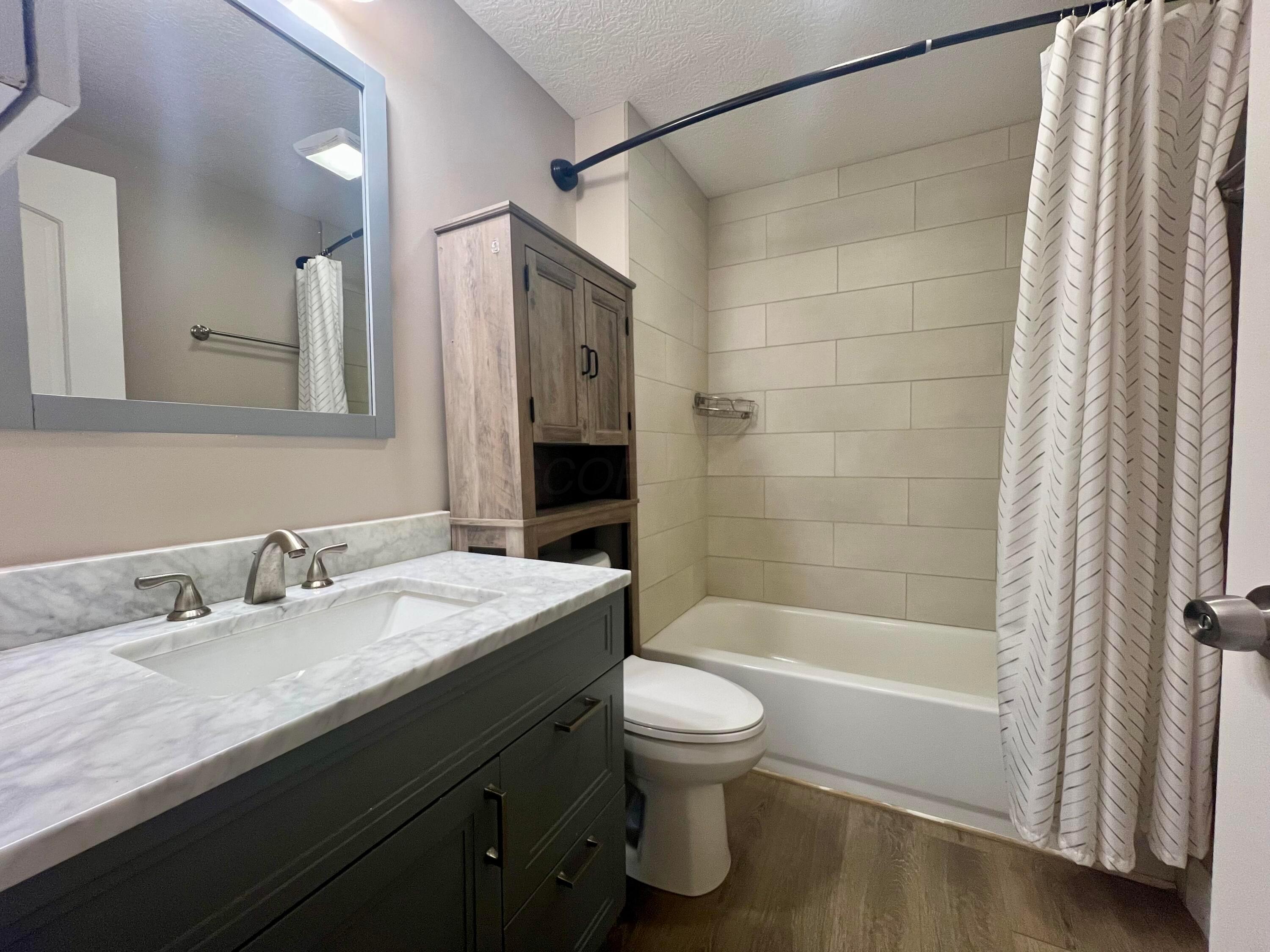 3145 Demorest Road Grove City, OH 43123 - Photo 17 of 21 Second full bathroom