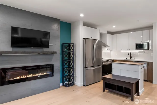 $824,900 | 4011 Corliss Avenue North, Unit 3, Seattle, WA 98103