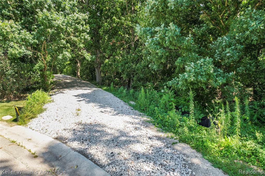 10493 Spring Grove Brighton, MI 48114 - Photo 5 of 36