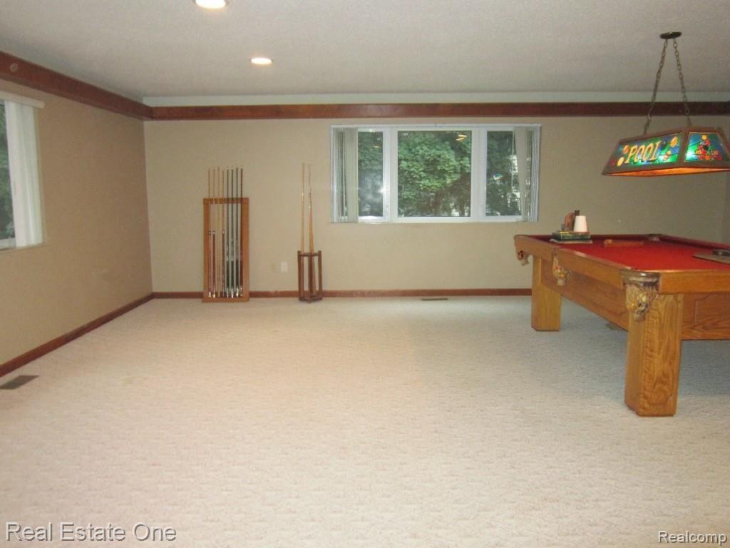 24461 Kings Pointe Novi, MI 48375 - Photo 15 of 19 family room.jpg