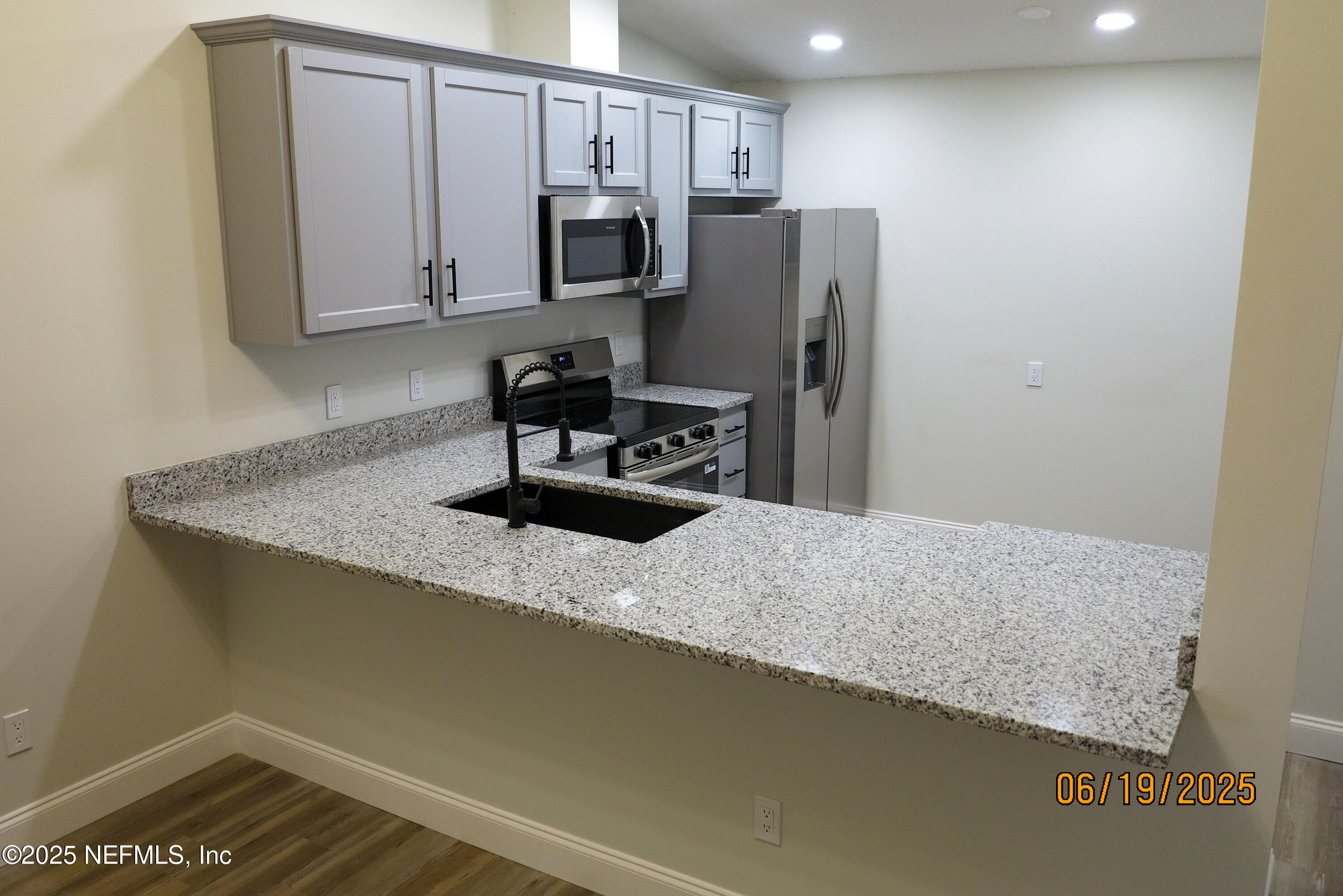 3801 Crown Point Road, Unit 1332 Jacksonville, FL 32257 - Photo 8 of 43 Gorgeous NEW Kitchen
