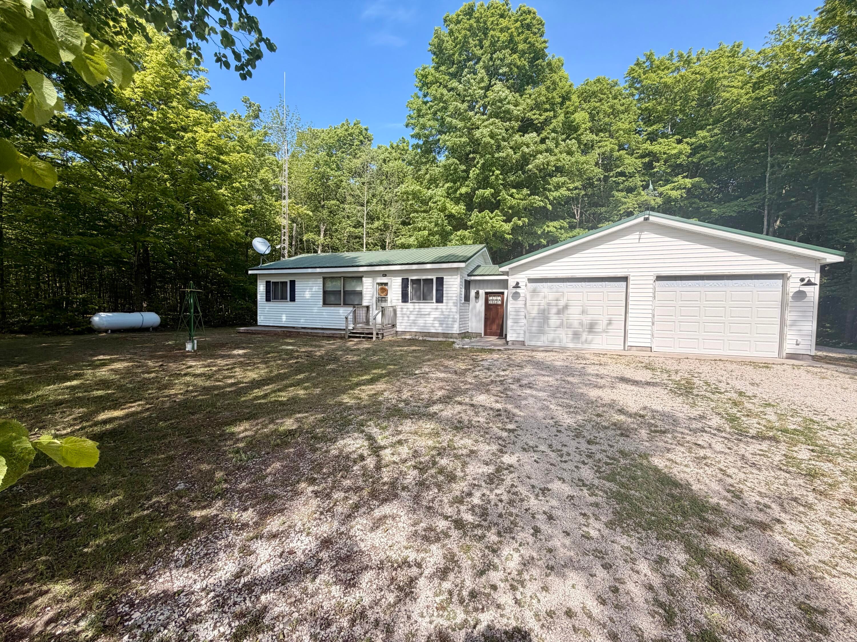 3676n Lang Road Gulliver, MI 49840 - Photo 1 of 32 IMG_5913