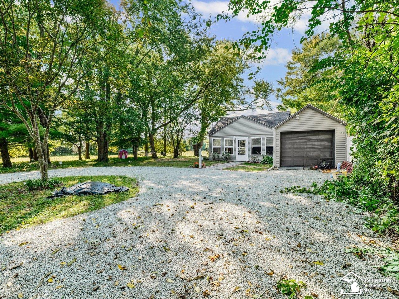 109 West Dean Road Temperance, MI 48182 - Photo 3 of 49 50188992-58030ee2-0a35-4534-b0b6-f74cd00938bc.JPG