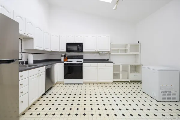 $325,000 | 237 Panorama Boulevard, Poughkeepsie, NY 12603