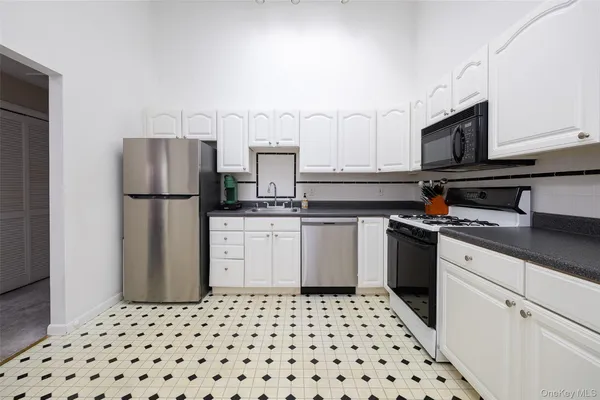 $325,000 | 237 Panorama Boulevard, Poughkeepsie, NY 12603