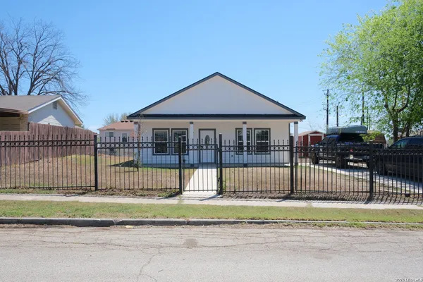 $299,900 | 178 Shadow Valley Drive, San Antonio, TX 78227