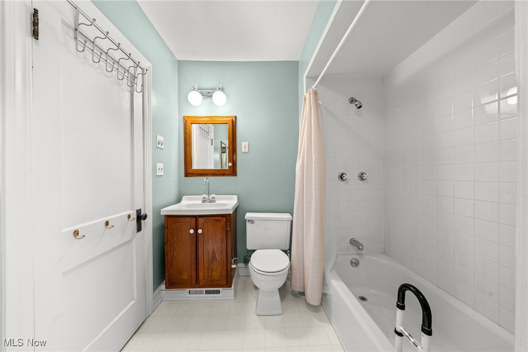 1437 Churchill Road Cleveland, OH 44124 - Photo 19 of 27