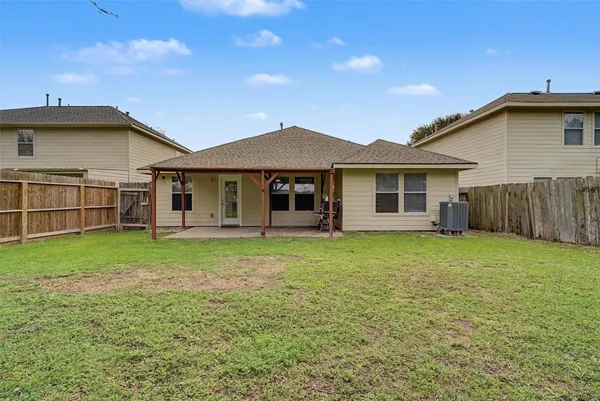 a view of a house with a backyard