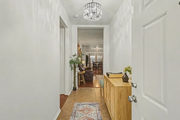 a view of entryway with livingroom