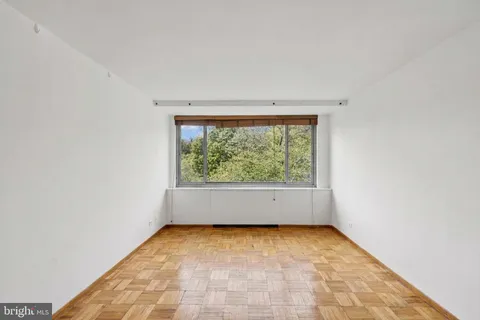 $309,900 | 4200 Cathedral Avenue Northwest, Unit 716, Washington, DC 20016