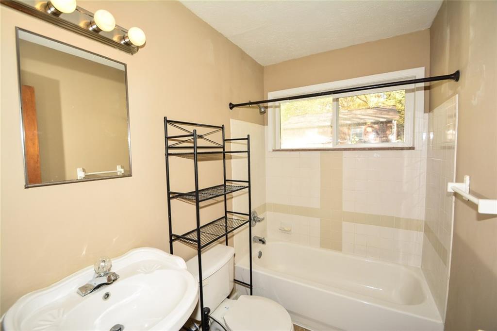 7527 Dean Road Indianapolis, IN 46240 - Photo 15 of 23