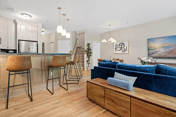 $3,195 | 645 North 1st Street, Unit 135, Minneapolis, MN 55401