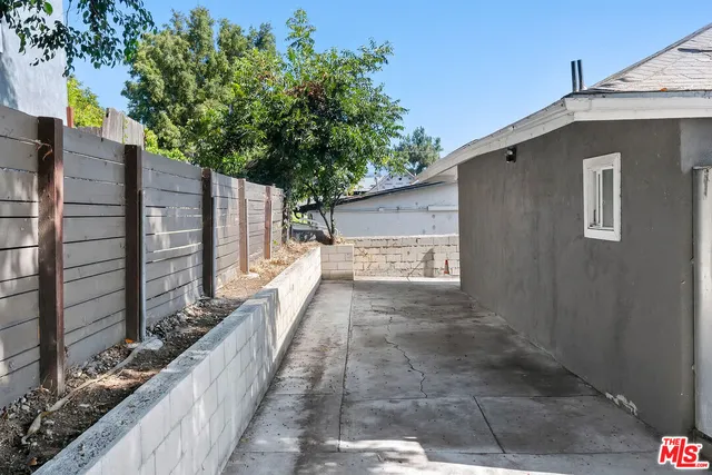 a view of a pathway of a house with a tree